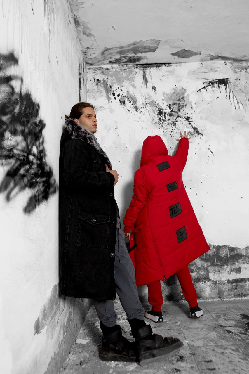 Kırmızı Sırt Detaylı Uzun Mont KBN3819